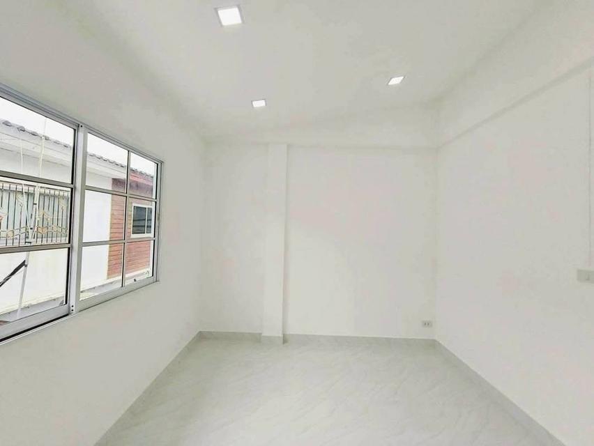 ทาวน์เฮาส์ 2 ชั้น หมู่บ้านพูนสินธานี 3 ซอยเคหะร่มเกล้า 64 19