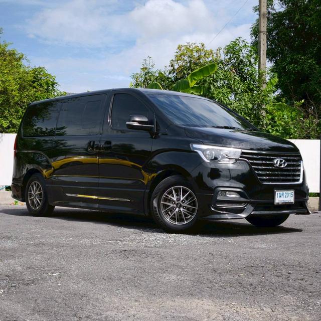 Hyundai H1 รุ่น 2.5 Elite ดีเซล เกียร์ออโต้ ปีจดทะเบียน 2021