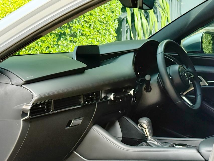 2020 MAZDA 3 2.0 SP SPORT รุ่น TOP รถสภาพสวยสมบูรณ์ พร้อมใช้งาน รถเข้าศูนย์ตามระยะ รถไม่เคยมีอุบัติเหตุครับ 11