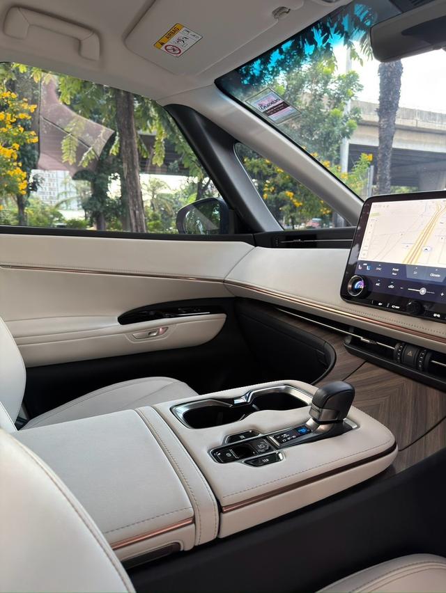 LEXUS LM350hYear 2024Mileage: 12700 km Price : 5.19 m āļĢāļđāļāļāļĩāđ 8