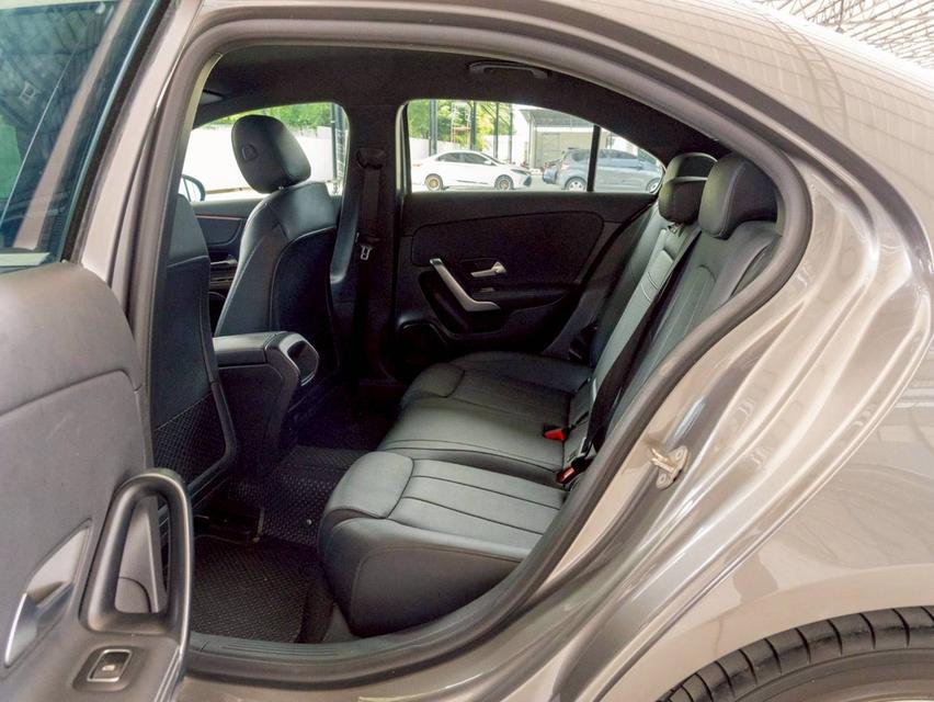 ดาวน์ 0% Mercedes Benz A200 Progressive ปี จด 2022 13