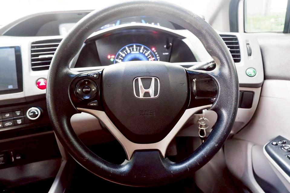 Honda Civic FB 1.8 S เกียร์ Auto สีขาว ปี 2013 14