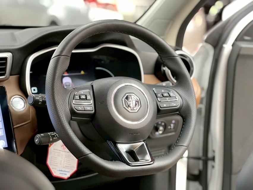 MG ZS 1.5 X+ SUNROOF ปี2023  ไมล์น้อย 15