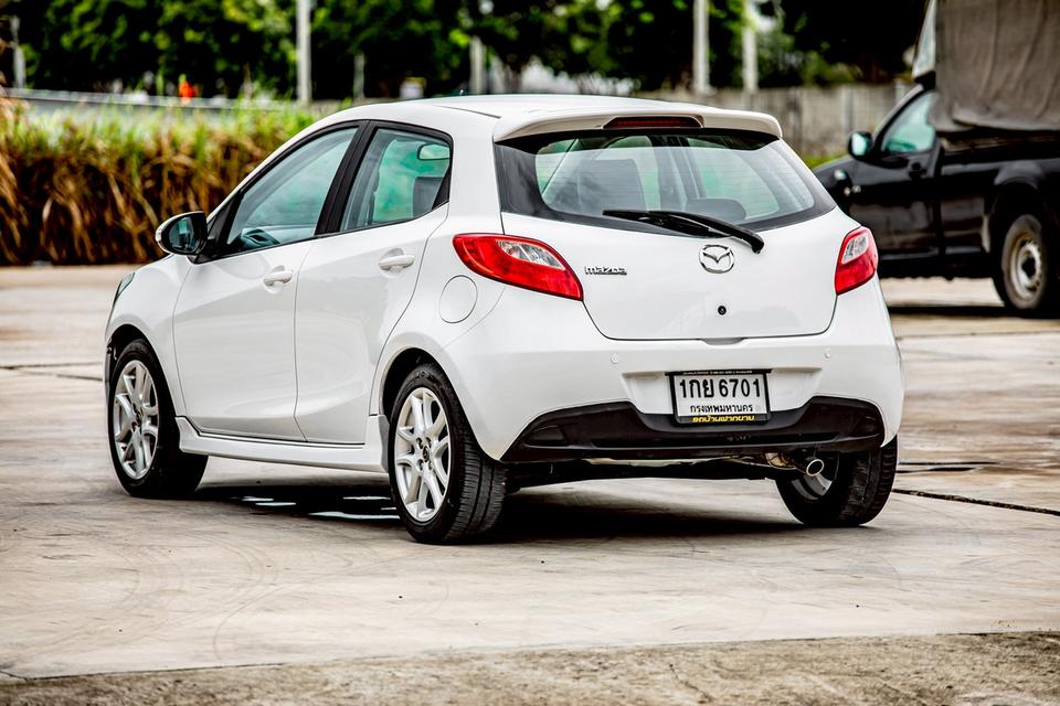 Mazda2 1.5 Spirit Sport สีขาว ปี 2013 มือเดียวป้ายแดง  8