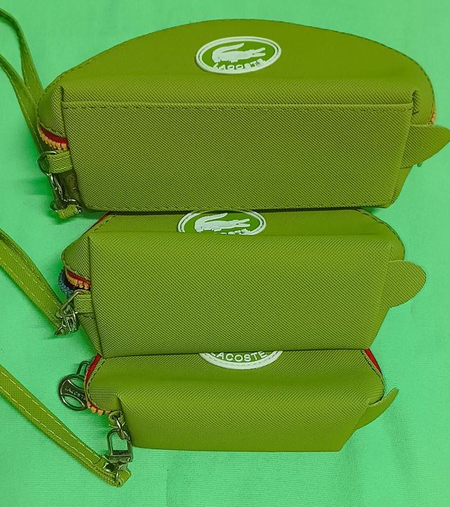 กระเป๋าถือยี่ห้อ Lacoste