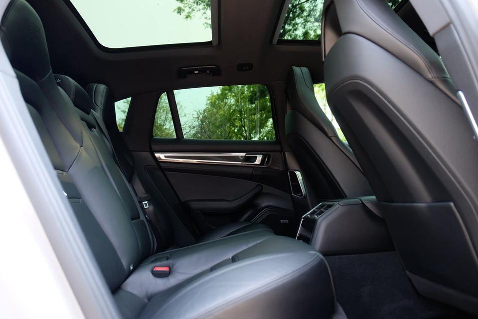Porsche Panamera Sport Turismo 4 E-Hybrid รูปที่ 19
