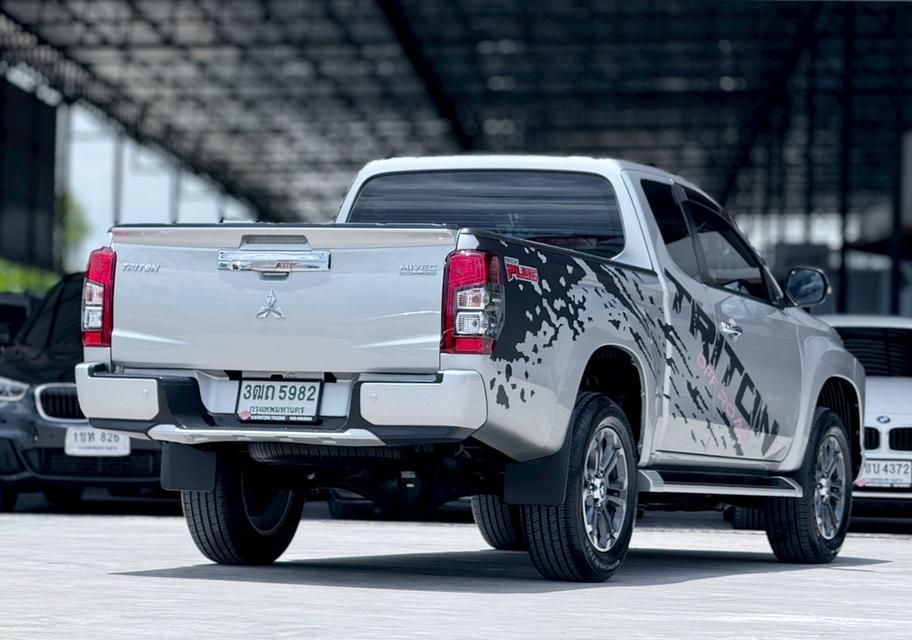 ปี 2021 MITSUBISHI TRITON, 2.4 GTโฉม PLUS MEGA CAB สีเทา เกียร์ธรรมดา6 สปีด เครื่องยนต์ดีเซล มือเดียวป้ายแดง 4