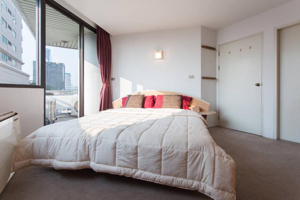 Condo for rent at Pathumwan BTS station is on Ratchadamri  5