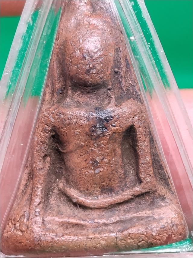 นางพญาเข่าโค้งวัดนางพญา