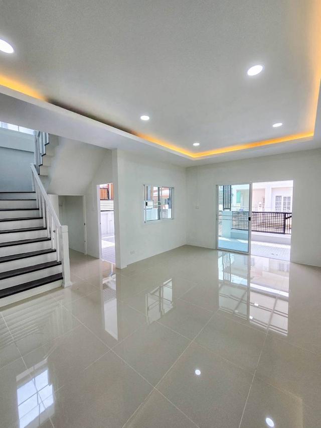 หมู่บ้านบุรีรมย์ คู้บอน 41บ้านแฝด รีโนเวทเนื้อที่ 37 ตร.ว.ทำเลคนตามหา 8