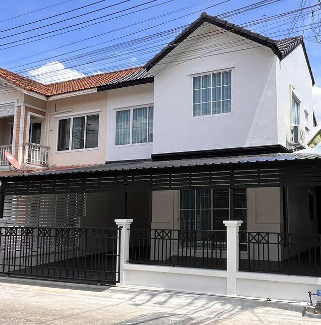 บ้านหลังมุม รีโนเวทใหม่ สไตล์โมเดิร์น พร้อมของแถมมากมาย! 1