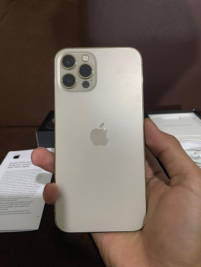 iPhone13โปรแม็กสีขาว 3