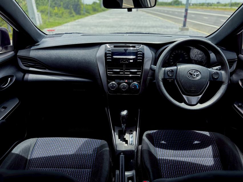 Toyota Yaris 1.2 Entry เกียร์ออโต้ สีขาว ปี 2021 15