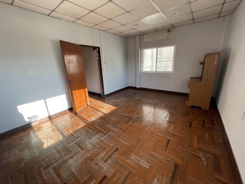 ขายบ้านเดี่ยวหลังมุม หมู่บ้านวรนุช เพชรเกษม 68 แยก 31 ขายตามสภาพ ราคาต่อรองได้ ทำเลดี ใกล้ MRT บางแค 6