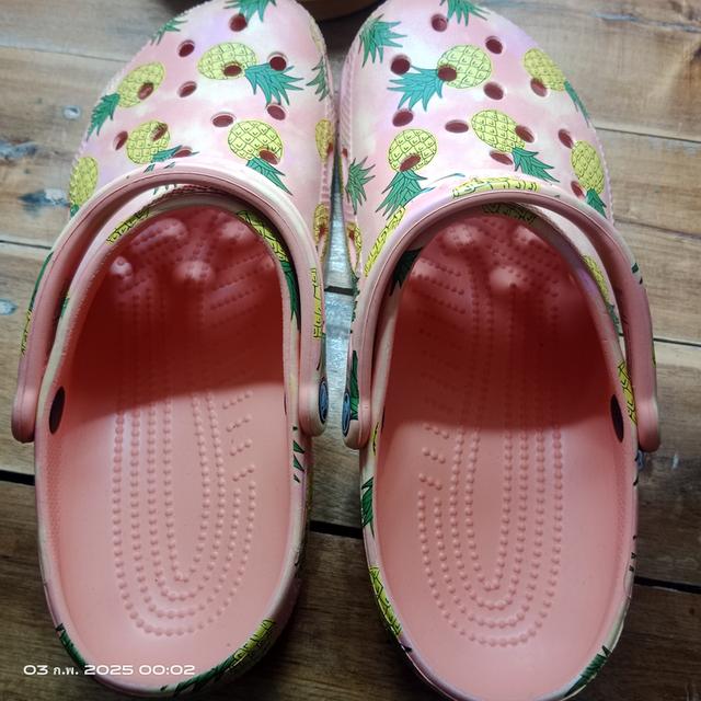 รองเท้า CROCS มือ2 แท้ 100% สีลายสัปปะรด ขนาด M8 หรือ เบอร์ 41 ยาว26-26.5ซม. สภาพเกิน80% ราคา359฿ ค่าส่ง39฿ สอบถามข้อมูลเพิ่มเติม Line : @992pqepo 7