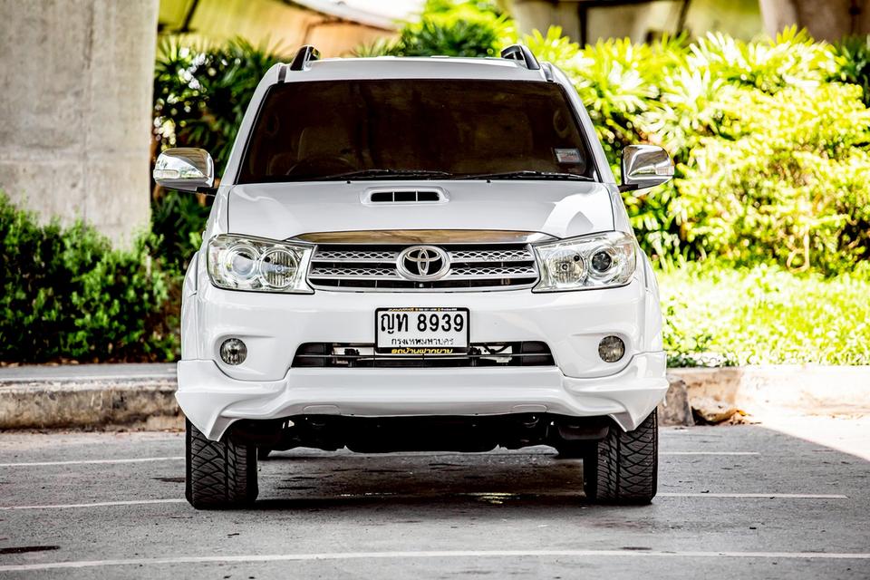 TOYOTA FORTUNER 3.0V 4WD สีเทา เกียร์ออโต้ ปี 2011