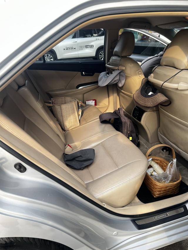 Toyota Camry 2.5 HV Premium ราคา 350,000 บาท