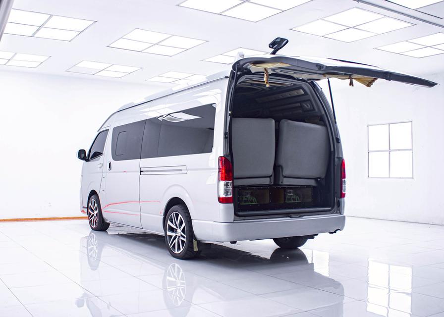 TOYOTA COMMUTER 3.0 D4D 2015  17