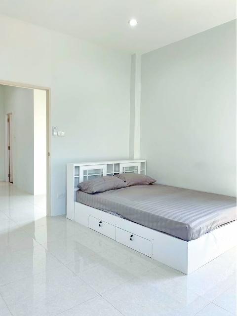 ลาดกระบัง 900ม. หลวงแพ่ง APLสุวรรณภูมิ 4กม. โลตัส ให้เช่าบ้าน 1หลัง 18ตร.วา. 2 นอน 2 น้ำ สจล.4 กม.พร้อมเฟอร์ ตลาดหัวตะเข