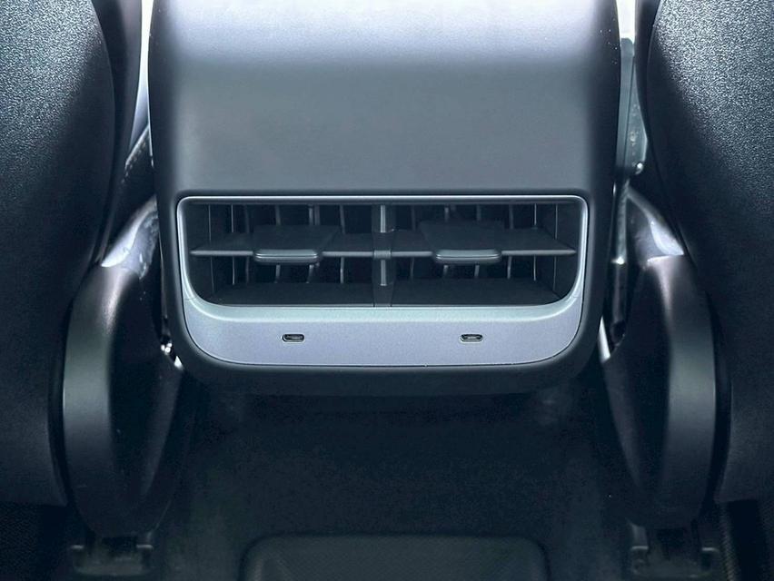 Tesla Model Y Long Range 2023  16