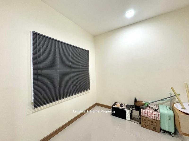 LM25-0067 ขายทาวน์โฮม 2 ชั้น โกลเด้นซิตี้ ปิ่นเกล้า จรัญฯ หน้าบ้านไม่ชนใคร เนื้อที่ 21.2 ตรว 4นอน 2น้ำ
