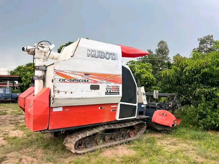 พร้อมขาย รถเกี่ยวข้าว KUBOTA 2