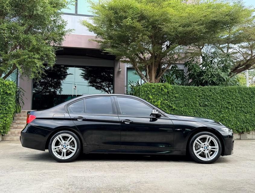 2017 BMW 320D MSPORT (แท้) รถมือเดียวป้ายแดง รถออกศูนย์ BMW THAILAND รถวิ่งน้อย เข้าศูนย์ทุกระยะ รถไม่เคยมีอุบัติเหตุครับ รูปที่ 2
