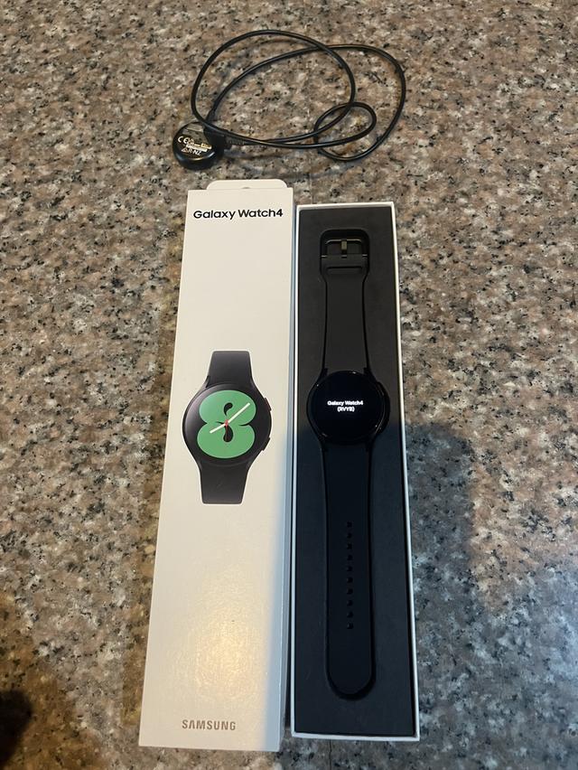 ขายSamsungWatch4สีดำ40MMยกกล่องไร้รอยใหม่มากๆใช้งานดีถูกๆๆ