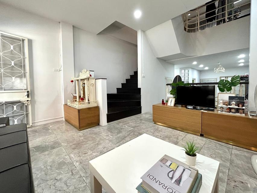 ขายทาวน์โฮม 3 ชั้น | บ้านรรินธร บางกรวย-พระราม 5 ใกล้โลตัส นครอินทร์ 12