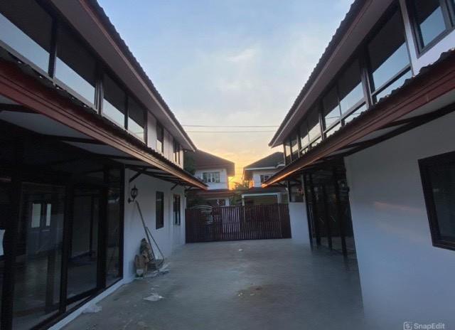 ให้เช่าบ้านเดี่ยวสร้างใหม่ 2 หลัง เนื้อที่ 100 ตารางวา ซอยลาดพร้าว 101 เหมาะอยู่อาศัยและทำสำนักงาน หรือประกอบกิจการ จอดรถได้ 4คัน ใกล้รถไฟฟ้าสายสีเหลื 8