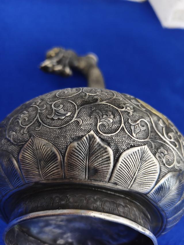 old Chinese silver surahi gold engraved รูปที่ 15