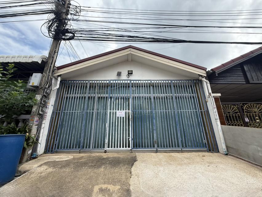 ขายทาวน์เฮ้าส์2ชั้น หมู่บ้านบัวทอง ติดMRTสายสีม่วง สถานีคลองบางไผ่ 2 ชั้น 4 ห้องนอน 2 ห้องน้ำ 2