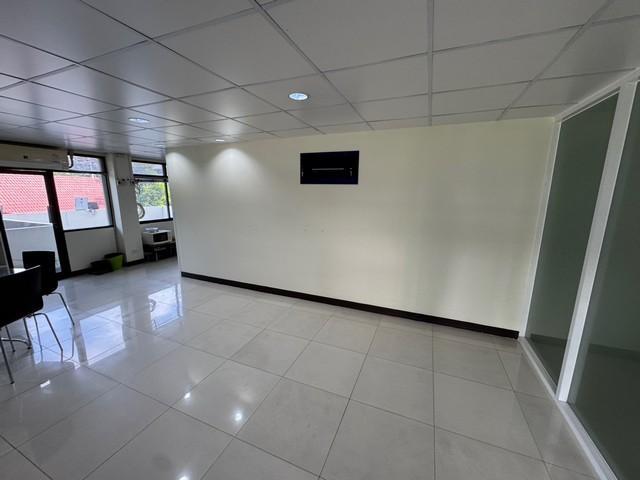 ให้เช่าพื้นที่ชั้น 2 ขนาด 217 ตร.ม. ถนนพัฒนาการ มีลิฟต์โดยสาร ใกล้ลอนดอนสตีท และโลตัส 3