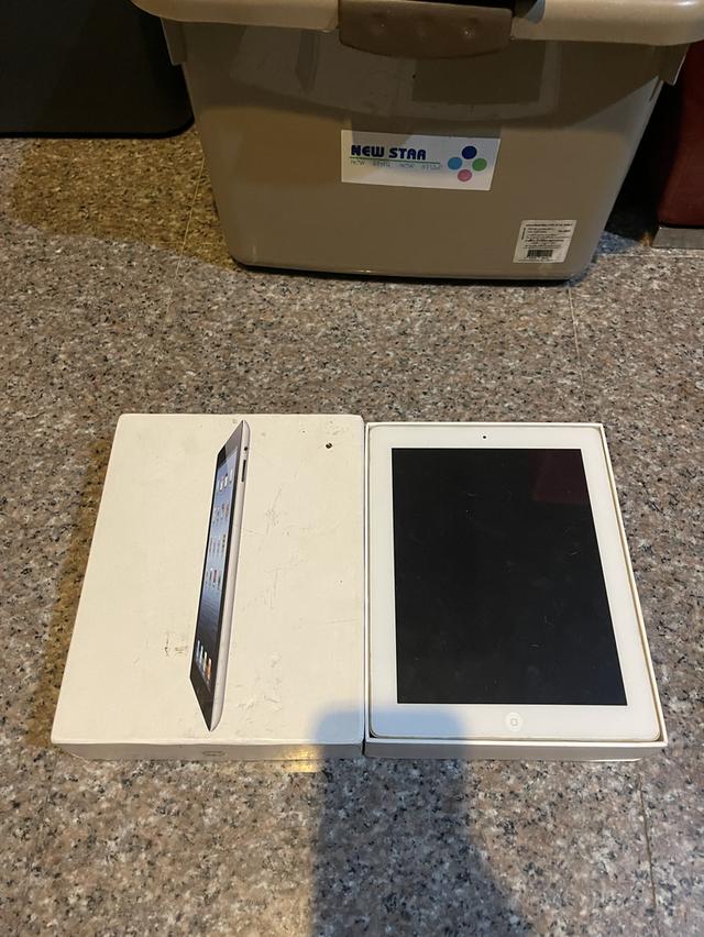 ขายiPad4สีSilver16กิ๊กWifi Celluer มีกล่อง