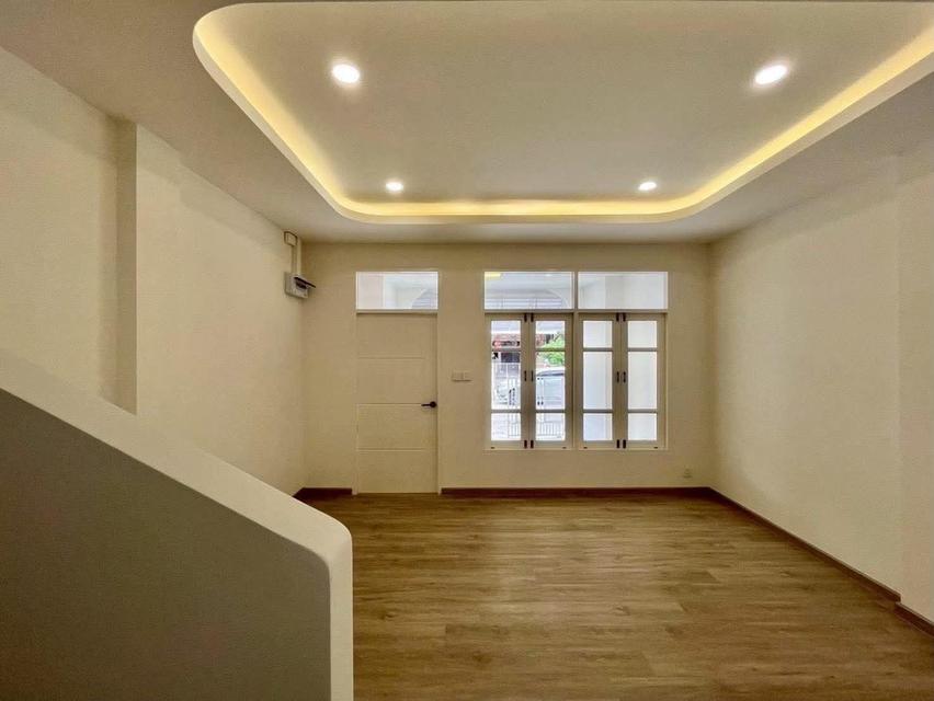 ขายทาวน์โฮม รีโนเวท 3 ชั้น ใกล้ Central แจ้งวัฒนะ 12