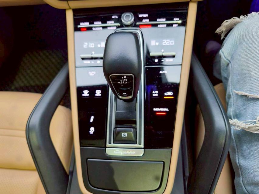 รหัสรถ  KPV53 2025 PORSCHE CAYENNE 3.0 HYBRID COUPE สีใหม่ Moonlight Blue  8