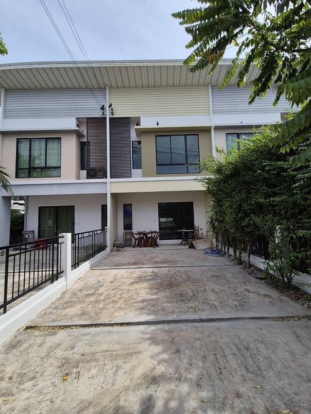 ขายทาวน์โฮมพร้อมอยู่ รีโนเวทใหม่ทั้งหลัง โครงการโมดิวิลล่า บางบัวทอง ถนนกาญจนาภิเษก นนทบุรี.