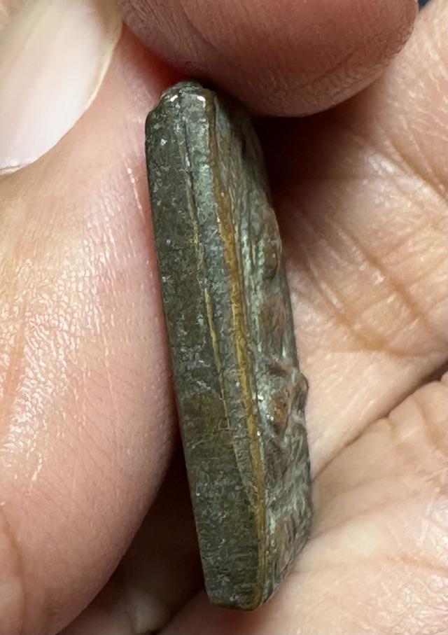 เหรียญหล่อประภามลฑลหลังจาร เนื้อสัมฤทธิ์เหลืองเขียว 8