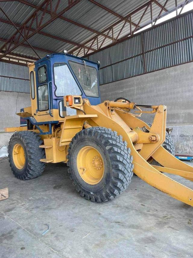 ปล่อยมือสอง Komatsu WA100 2