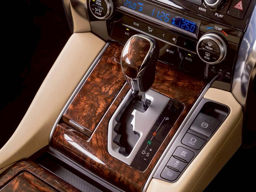 Toyota Vellfire 2.5 HYBRID X E-Four ปีจด 2020 8