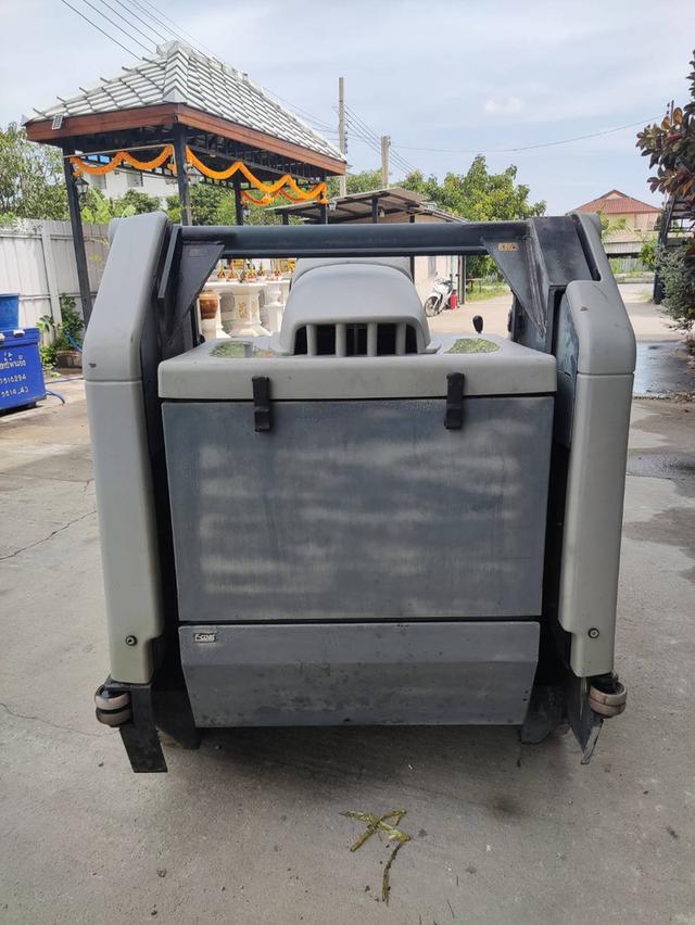 รถกวาดพื้น Nilfisk SR 1301B