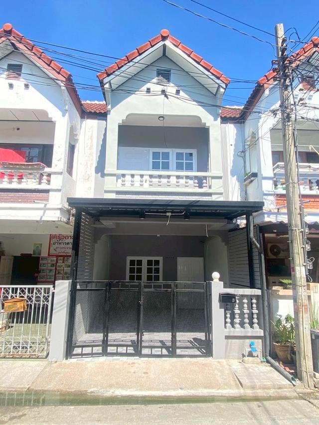 ขาย :ทาวน์เฮาส์ 2 ชั้น, เนื้อที่ 16 ตรว. หมู่บ้านเลิศอุบล วัชรพล ถนนร่วมมิตรพัฒนา แขวงท่าแร้ง เขตบางเขน จังหวัดกรุงเทพมหานคร ( 1