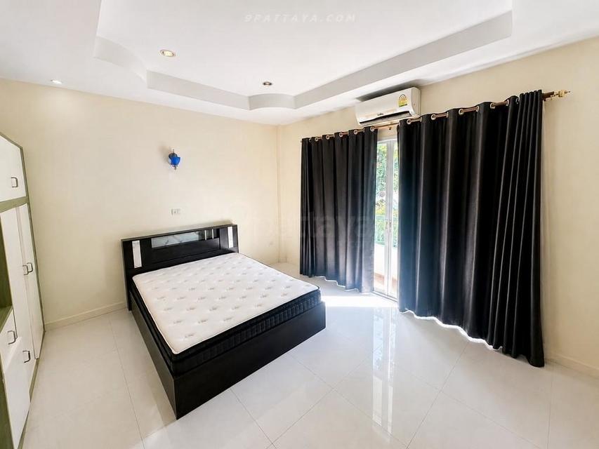 Urgent Sale — Large 2-Storey Detached House in Nong Pla Lai, PattayaUrgent sale at a special price. Owner needs to sell below market value 406sqw 11