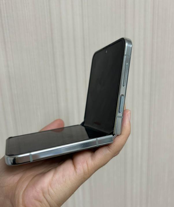 Samsung Galaxy Z Flip 5 มือสอง งานดี 3