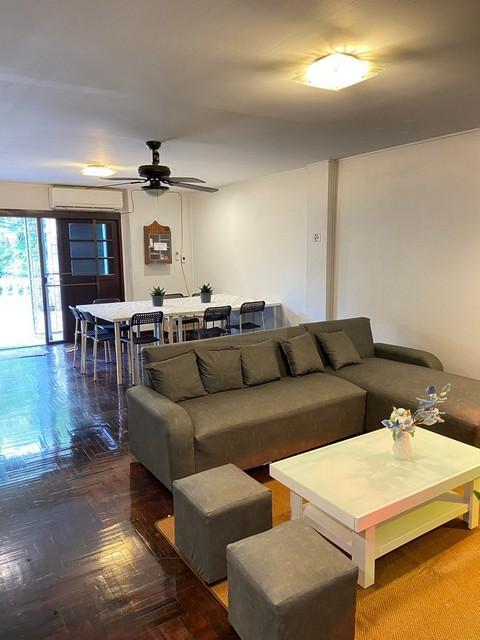 ให้เช่าทาวน์เฮ้าส์ ขนาดใหญ่ เอกมัยซอย 4 ถนนสุขุมวิท 63 เฟอร์นิเจอร์ครบ ใกล้ BTS เอกมัย 6