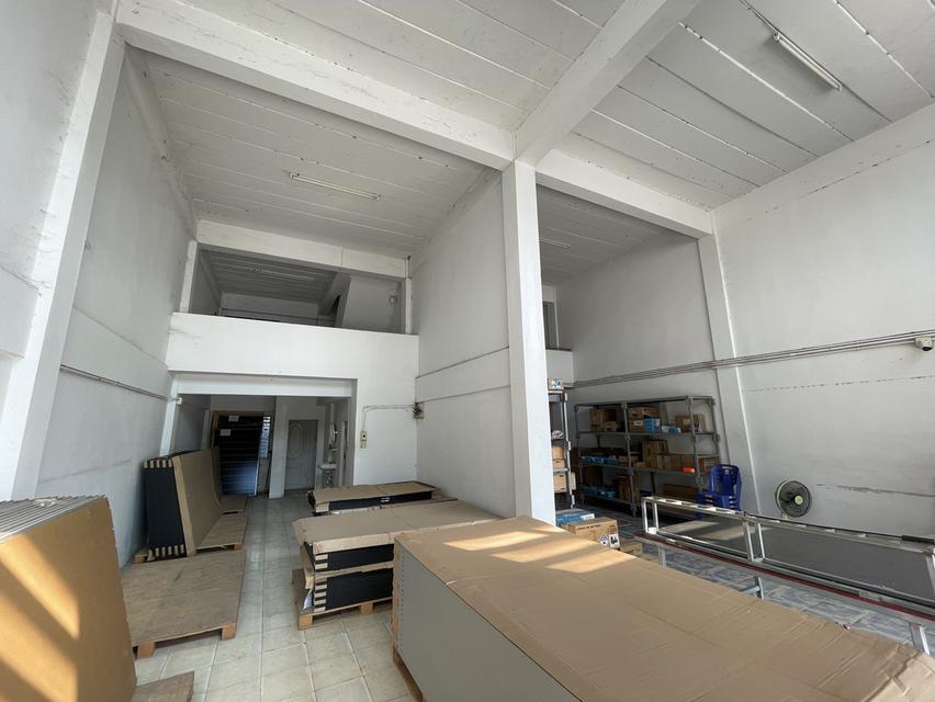 ขายด่วน!! อาคารพาณิชย์ 2 คูหาด้านหน้าทะลุกัน ทำเลดี จ.อุดรธานี (OSS-098) 12