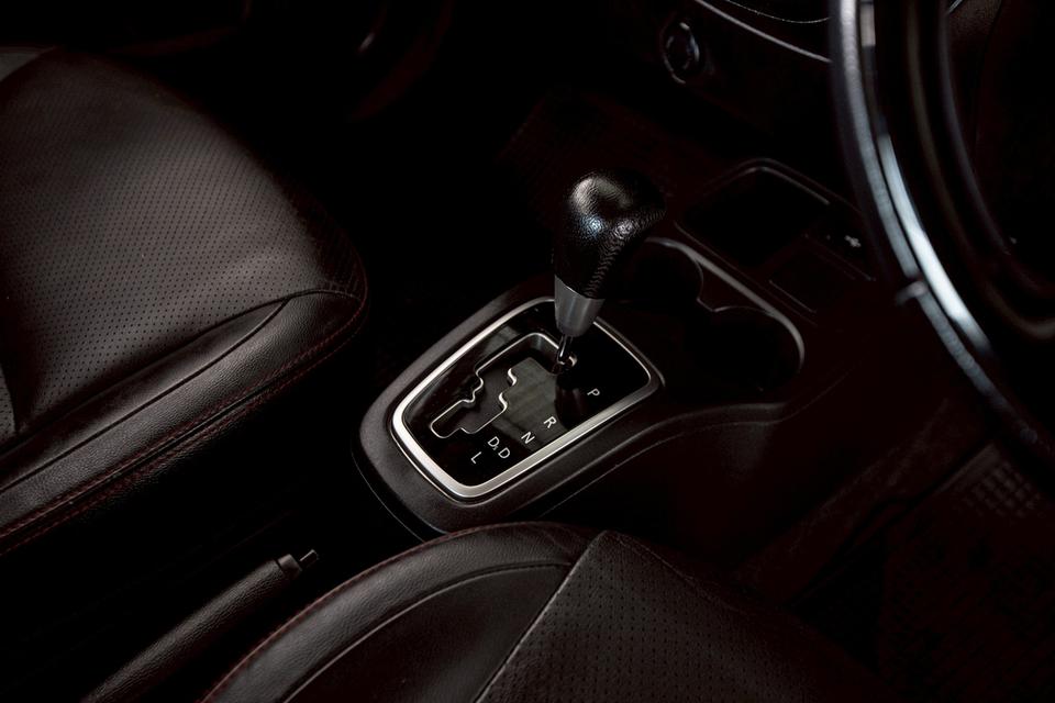 MITSUBISHI ATTRAGE 1.2 GLX สีขาว เกียร์ออโต้ ปี 2017 18