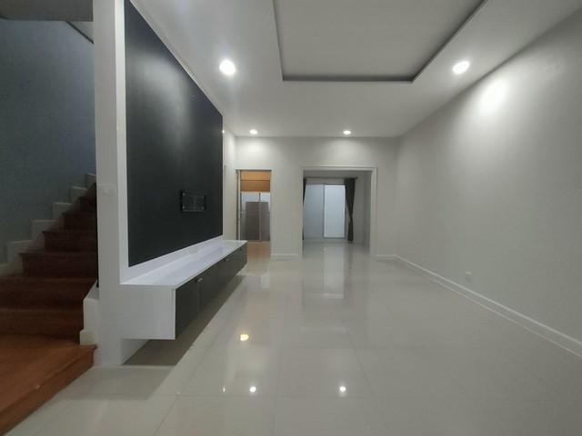 ขายพร้อมผู้เช่าทาวน์โฮม 3 ชั้น ม.วิสต้า ปาร์ค พระราม 2 Renovate ใหม่