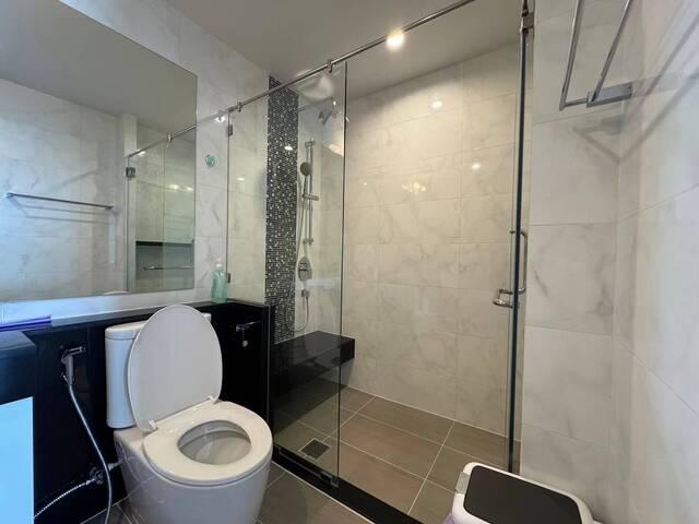 Exceptional High Floor 3-Bed 3-Bath Condo with Unblocked River Views at Supalai Riva Grande - Ready For Rent or Sale 3