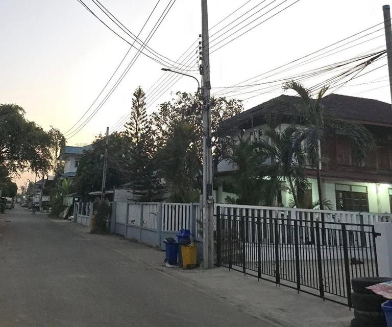 ให้เช่าโกดังพร้อมออฟฟิศ สภาพใหม่ ซอยกรุงเทพกรีฑา 35 / พื้นที่โกดัง 240 ตารางเมตร 1